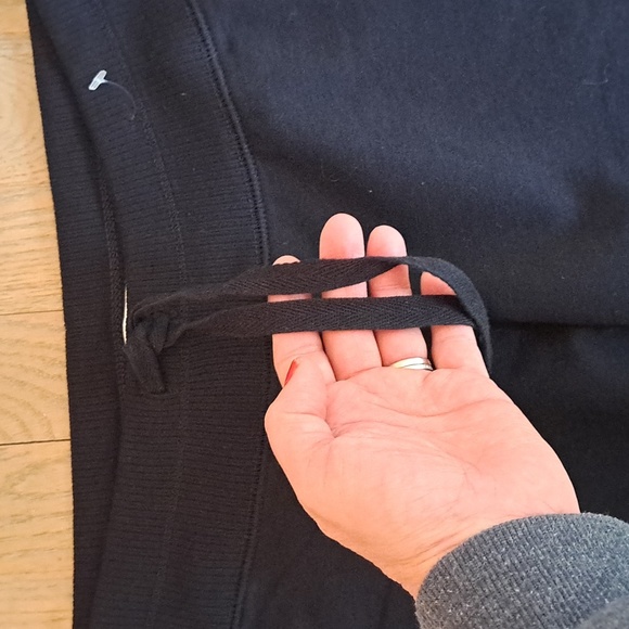 Old Navy Black Drawstring Fleece Lined Wide Leg Capri's.  Size Small NWT - Picture 2 of 8